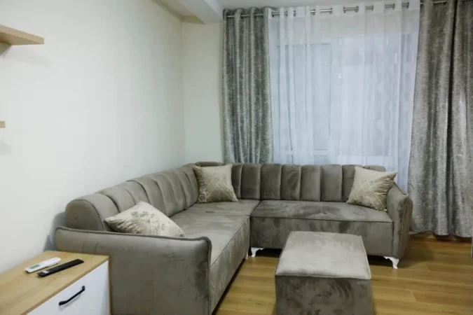 Tirane, jepet me qera apartament 1+1 Kati 1, 65 m² 500 € (RRUGA MARGARITA TUTULANI)