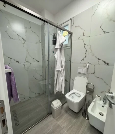 Tirane, jepet me qera apartament 2+1+Ballkon , 103 m² 730 € (Don Bosko)
