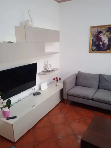 Tirane, jepet me qera apartament 3+1 Kati 6, 94 m² 450 € (Laprak)