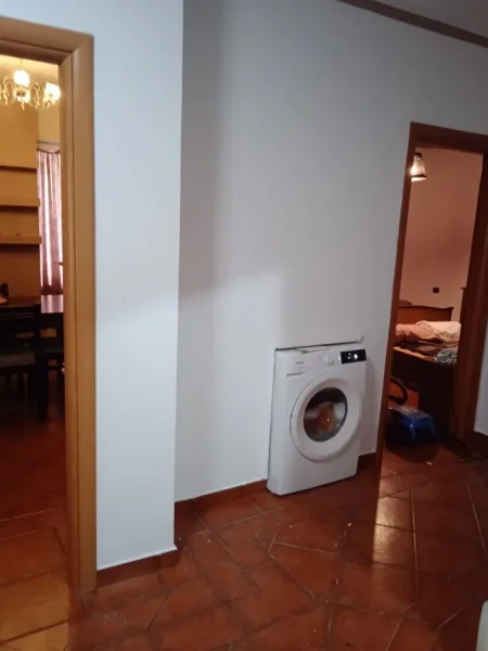 Tirane, jepet me qera apartament 3+1 Kati 6, 94 m² 450 € (Laprak)