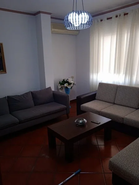 Tirane, jepet me qera apartament 3+1 Kati 6, 94 m² 450 € (Laprak)