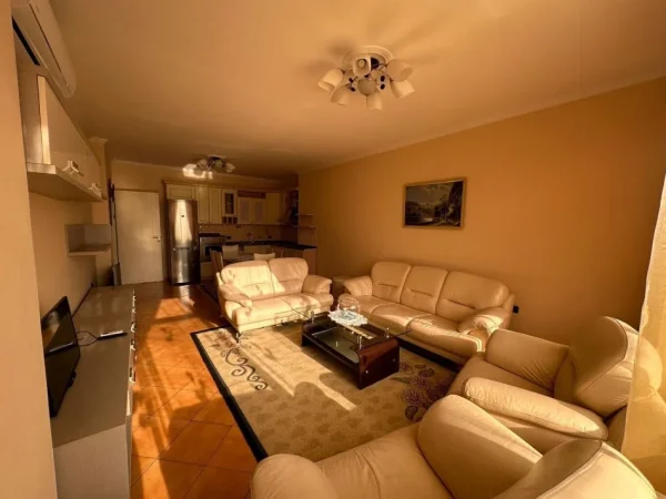 Tirane, jepet me qera apartament 2+1+Aneks+Ballkon Kati 5, 85 m² 550 € (Rruga Kavajes)
