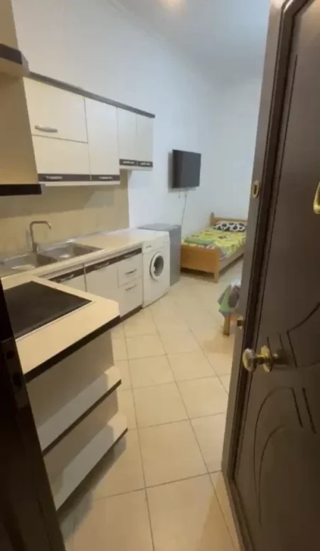 Tirane, jepet me qera garsonier 1+1 Kati 5, 40 m² 280 € (Rruga 5 maj prapa concord center)