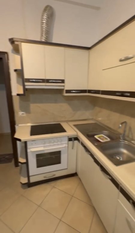Tirane, jepet me qera garsonier 1+1 Kati 5, 40 m² 280 € (Rruga 5 maj prapa concord center)