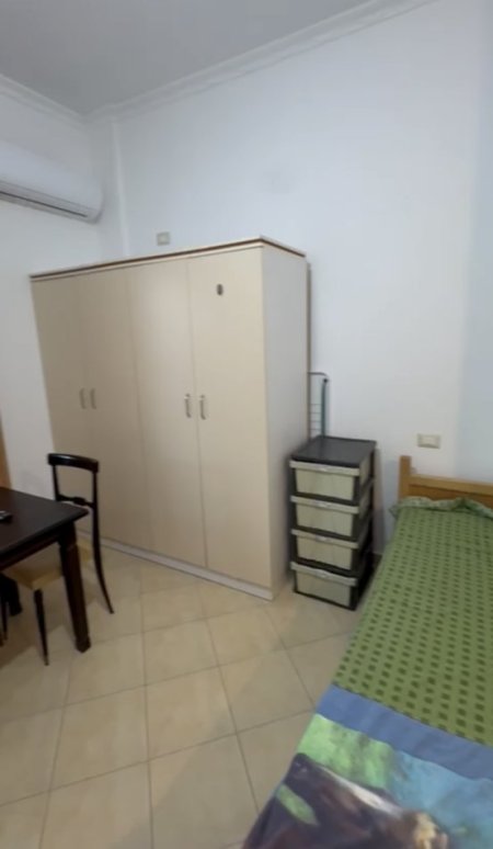 Tirane, jepet me qera garsonier 1+1 Kati 5, 40 m² 280 € (Rruga 5 maj prapa concord center)