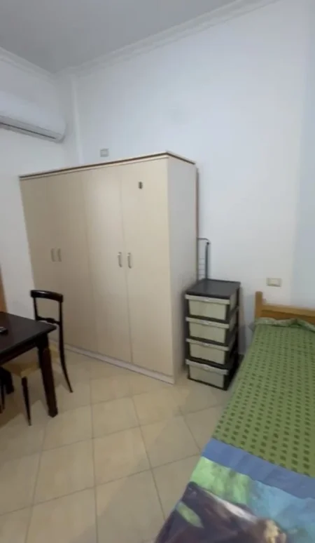Tirane, jepet me qera garsonier 1+1 Kati 5, 40 m² 280 € (Rruga 5 maj prapa concord center)