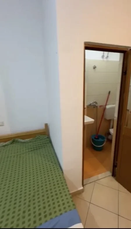 Tirane, jepet me qera garsonier 1+1 Kati 5, 40 m² 280 € (Rruga 5 maj prapa concord center)