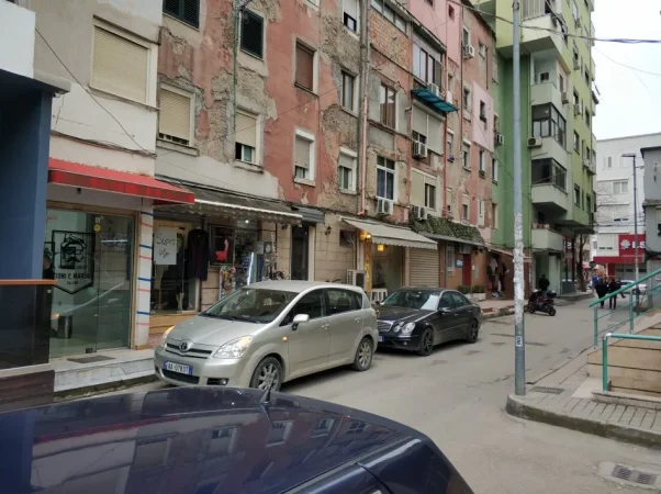 Tirana e Re - ne Bllok,  shes dyqan 40m2, 200.000 Euro (Rr.Nikolla Tupe)