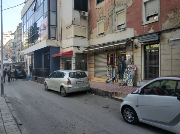 Tirana e Re - ne Bllok,  shes dyqan 40m2, 200.000 Euro (Rr.Nikolla Tupe)