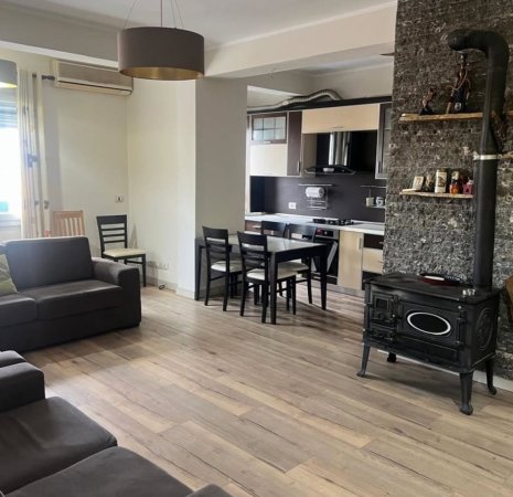 Durres, jepet me qera afatgjate apartament 2+1+Aneks+Ballkon +garazhd Kati 4, 105 m² 50.000 leke (Marta Buda)