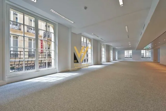 Tirane, jepet me qera zyre Kati 1, 170 m² 800 € (KOPSHTI ZOOLOGJIK)