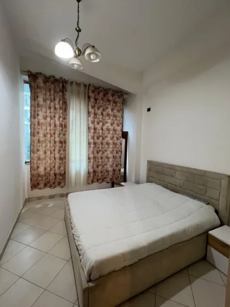 Tirane, jepet me qera 1+1 Kati 2, 60 m² 320 € (rruga tom plezha)