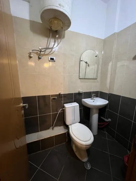 Tirane, jepet me qera 1+1 Kati 2, 60 m² 320 € (rruga tom plezha)