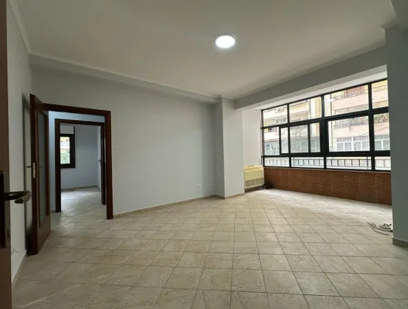 Tirane, shitet apartament 3+1 Kati 2, 145 m² 295.000 € (komuna parisit)