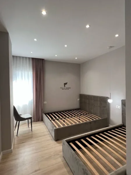 Tirane, shitet apartament 2+1+Ballkon Kati 8, 106 m² 160.000 € (YZBERISHT)