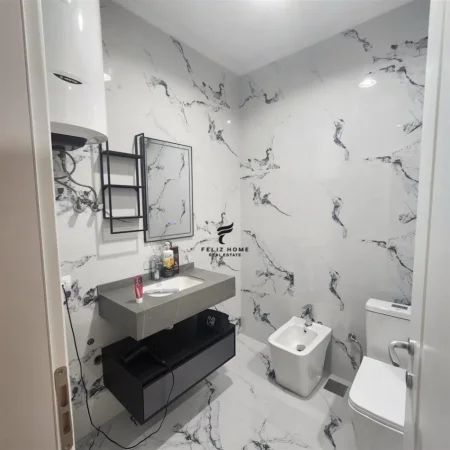 Tirane, shitet apartament 2+1+Ballkon Kati 3, 124 m² 258.000 € (LIQENI ARTIFICIAL)