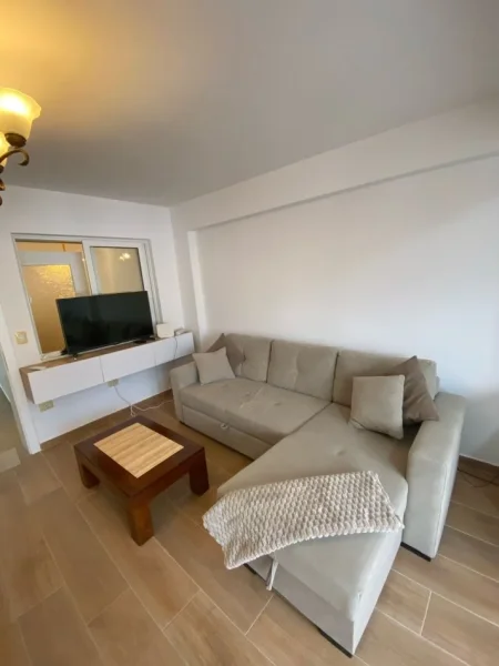 Tirane, jepet me qera apartament 1+1+Aneks Kati 5, 60 m² 470 € (rruga e kavajes)
