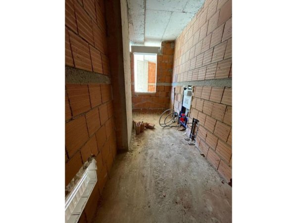 Tirane, shitet apartament 2+1 Kati 4, 131 m² 226.111 € (Liqeni i thate)