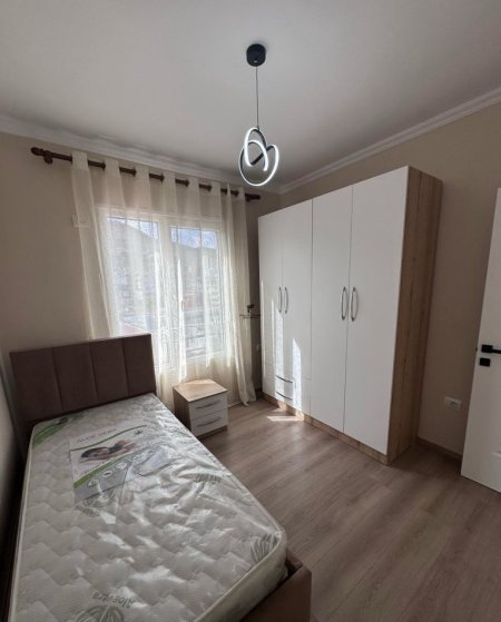 Tirane, jepet me qera apartament 2+1+Ballkon Kati 5, 90 m² 500 € (SELITE)