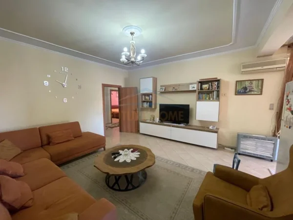 Shitet, Apartament 3+1+2, Porcelan, mbrapa Universitetit UET, Tiranë.