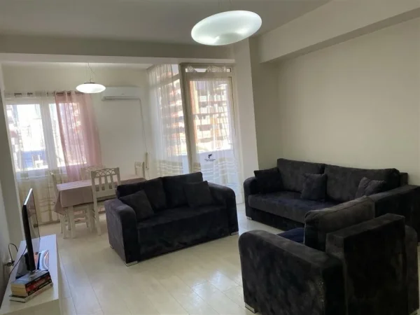 Tirane, jepet me qera apartament 2+1+Ballkon Kati 5, 90 m² 620 € (RRUGA E KAVAJE)