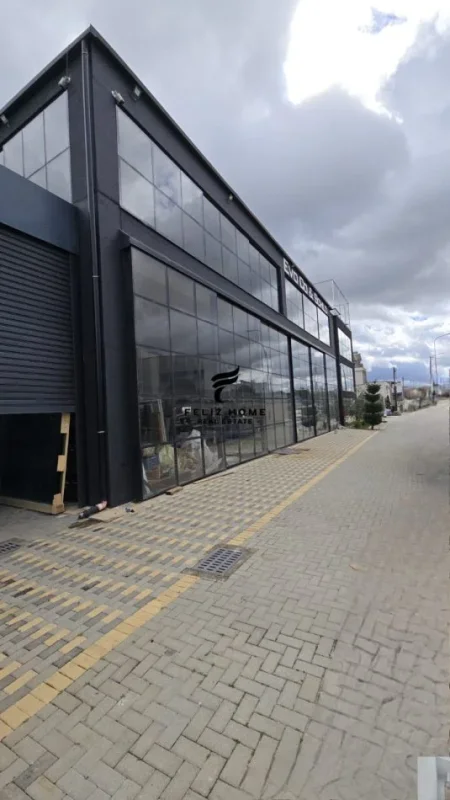 Tirane, jepet me qera magazine Kati 0, 1.400 m² 5.000 € (VORE)