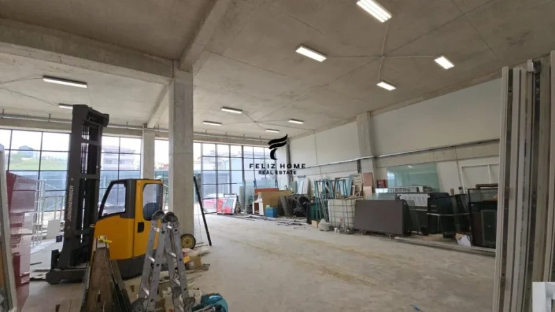 Tirane, jepet me qera magazine Kati 0, 1.400 m² 5.000 € (VORE)