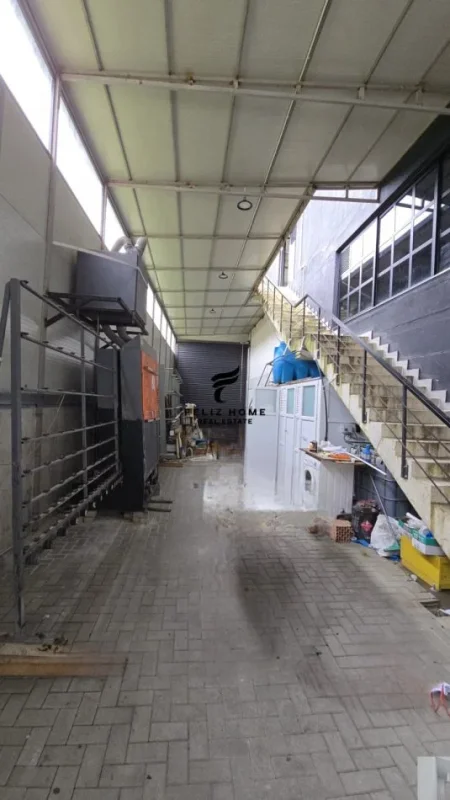 Tirane, jepet me qera magazine Kati 0, 1.400 m² 5.000 € (VORE)