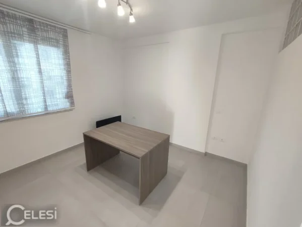 Tirane, jepet me qera zyre Kati 4, 80 m² 650 € (MYSLYM SHYRI)