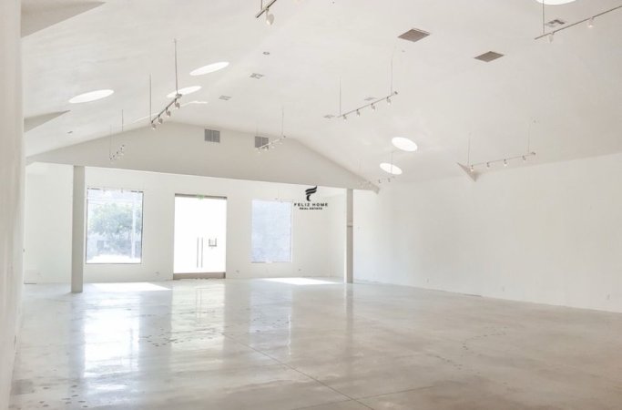 Tirane, jepet me qera dyqan Kati 0, 100 m² 2.200 € (STADIUMI DINAMO)
