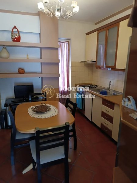 Tirane, jepet me qera apartament 3+1 Kati 6, 94 m² 450 € (Laprake)