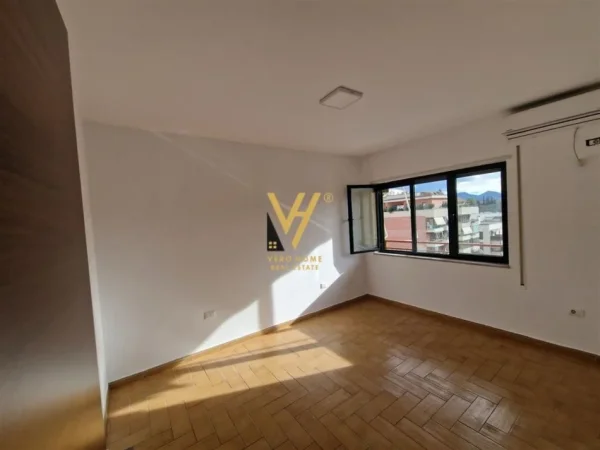 Tirane, jepet me qera zyre Kati 12, 157 m² 1.300 € (BLLOK)