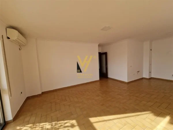 Tirane, jepet me qera zyre Kati 12, 157 m² 1.300 € (BLLOK)