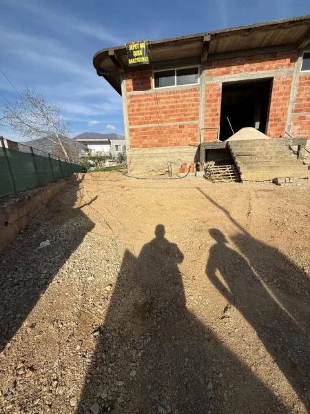 Shqiperi, jepet me qera ambjent biznesi Kati 1, 450 m² 1.100 € (Sanatorium Prane Spitalit Shefqet Ndroqi)