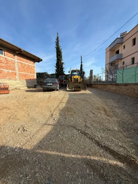 Shqiperi, jepet me qera ambjent biznesi Kati 1, 450 m² 1.100 € (Sanatorium Prane Spitalit Shefqet Ndroqi)