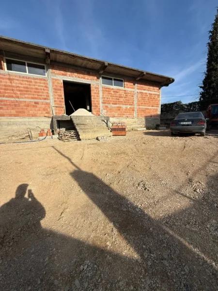 Shqiperi, jepet me qera ambjent biznesi Kati 1, 450 m² 1.100 € (Sanatorium Prane Spitalit Shefqet Ndroqi)