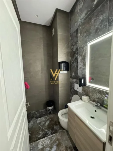 Tirane, jepet me qera zyre Kati 7, 55 m² 650 € (RRUGA E KAVAJES)