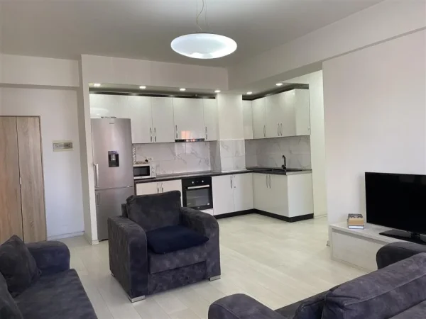 Tirane, jepet me qera apartament 2+1+Ballkon Kati 2, 100 m² 620 € (ISH NISHARAKU)
