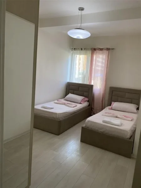 Tirane, jepet me qera apartament 2+1+Ballkon Kati 2, 100 m² 620 € (ISH NISHARAKU)
