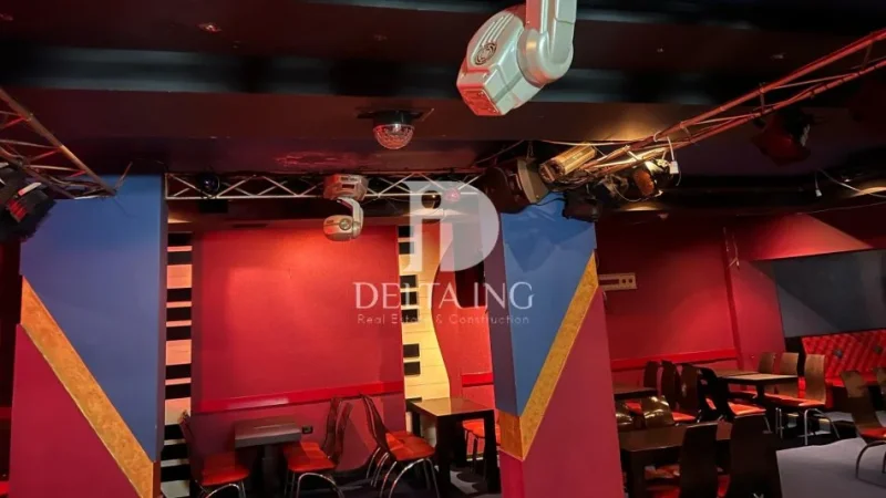 Tirane, shitet lokal Kati 0, 204 m² 200.000 € (Rruga Riza Cerova)