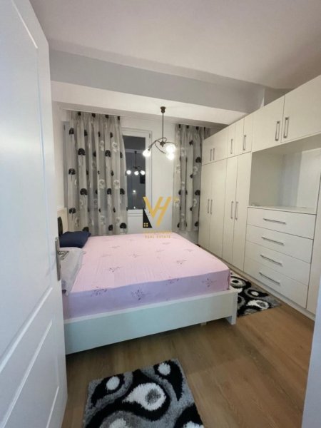 Tirane, jepet me qera apartament 1+1+Ballkon Kati 4, 60 m² 500 € (OXHAKU)
