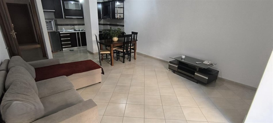 Tirane, jepet me qera zyre Kati 2, 97 m² 1.200 € (Komuna e Parisit)