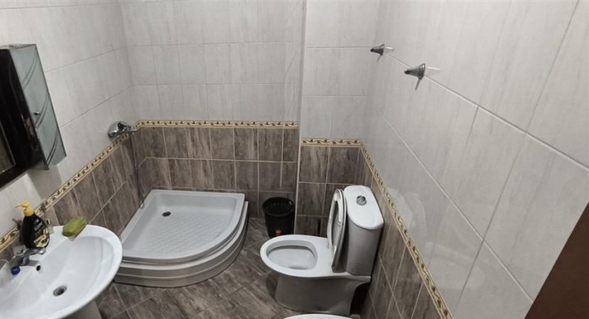 Tirane, jepet me qera zyre Kati 2, 97 m² 1.200 € (Komuna e Parisit)