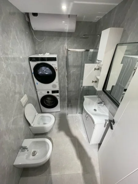 Tirane, jepet me qera apartament 1+1 , 58 m² 550 € (Bulevardi i Ri)