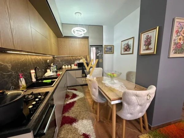 Durres, shitet apartament 2+1+Ballkon Kati 3, 95 m² 180.000 € (DURRES)