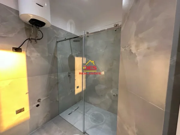 Vlore, shitet apartament 1+1+Aneks Kati 1, 75 m² 250.000 € (Rruga Murat Tërbaçi)