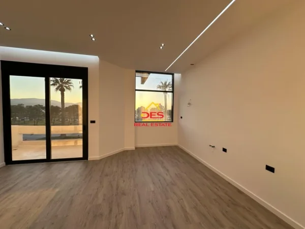 Vlore, shitet apartament 1+1+Ballkon Kati 1, 75 m² 250.000 € (Rruga Murat Tërbaçi)