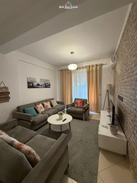 Tirane, jepet me qera apartament 2+1 Kati 3, 95 m² 570 € (golden park)