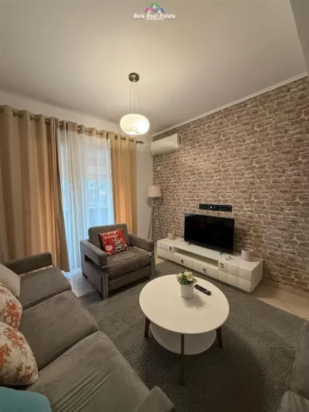 Tirane, jepet me qera apartament 2+1 Kati 3, 95 m² 570 € (golden park)