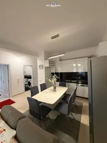 Tirane, jepet me qera apartament 2+1 Kati 3, 95 m² 570 € (golden park)